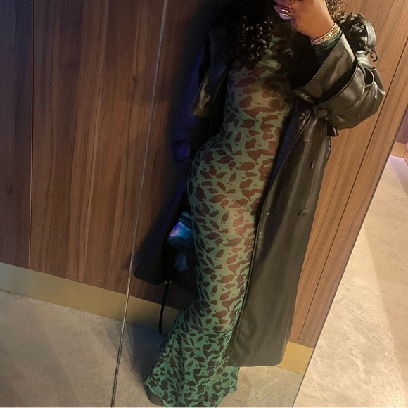 Green and Black Patterned Long Sleeve Dress - Picture 3 of 4